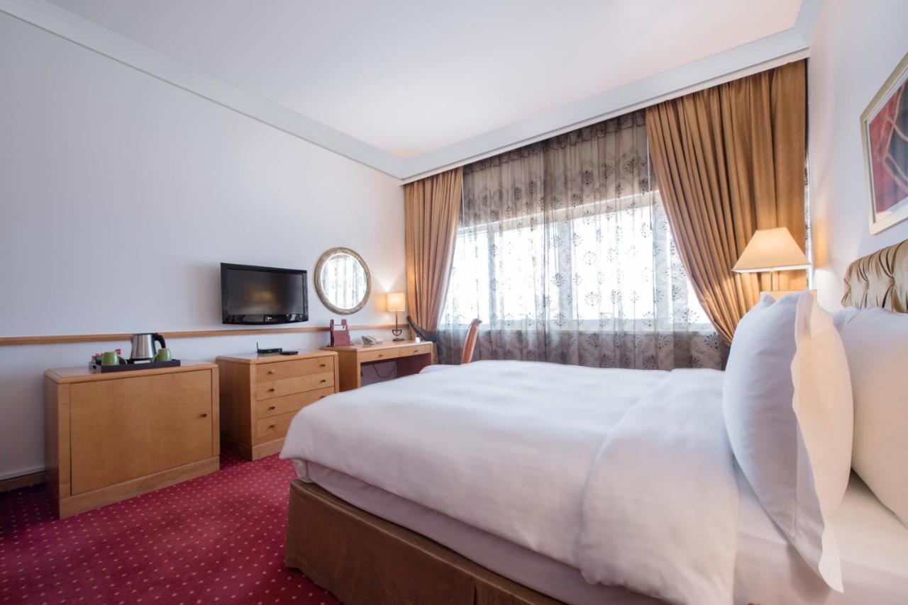 Hotel Officers Club &